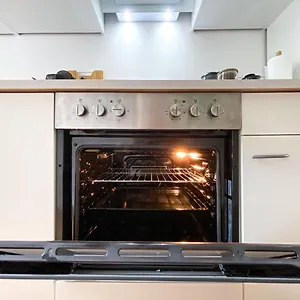 Freundliche Mit Regendusche, Kueche, Waschmaschine&trockner, Tv, Wlan Apartment Leipzig